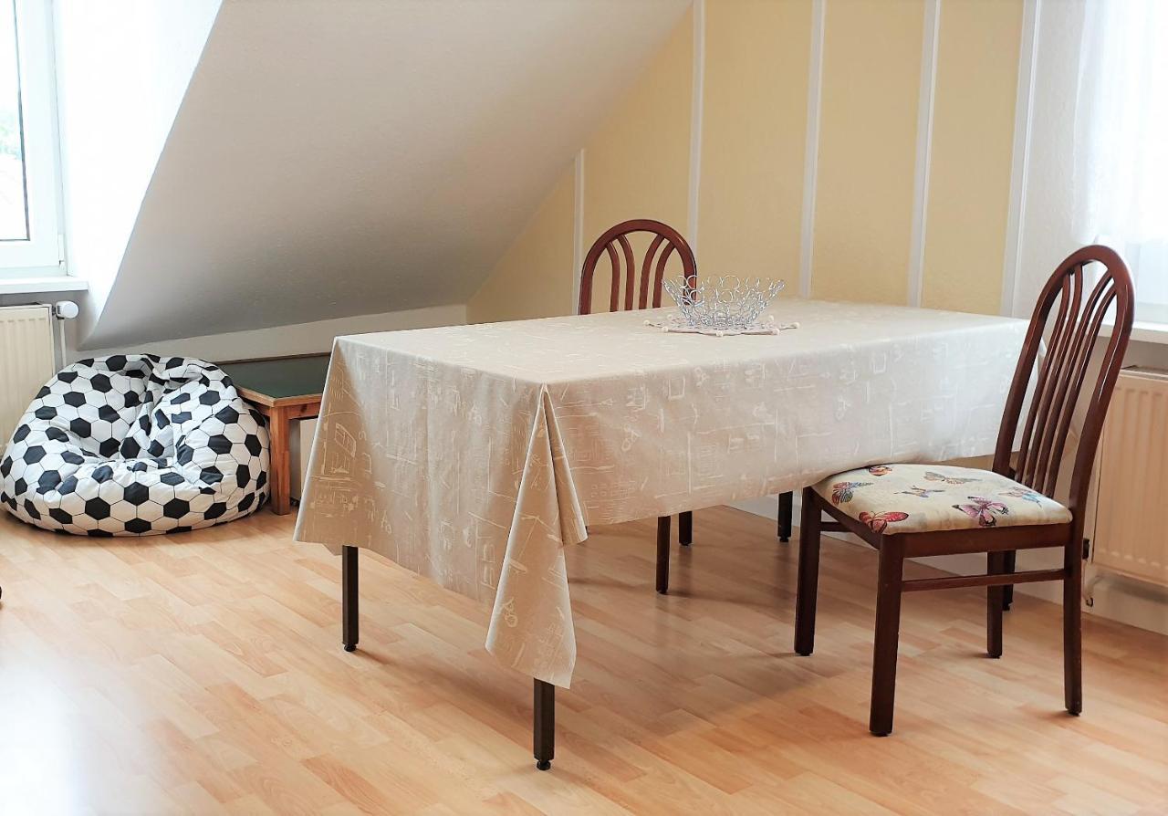 Apartment Bayreuth, Grosse Ferienwohnung Im Haus Mit Kunst, 3 Schlafzimmer, Kueche, Parkplatz エクステリア 写真