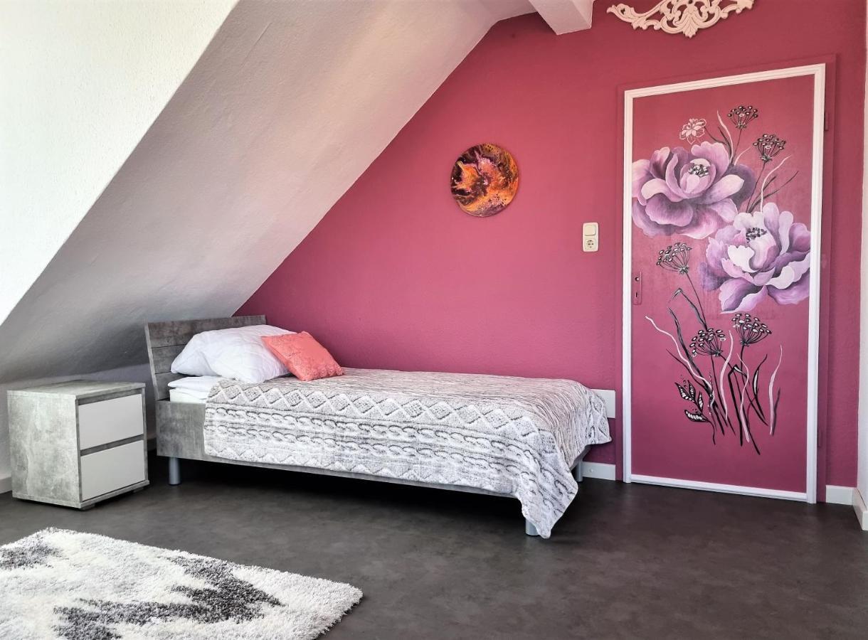 Apartment Bayreuth, Grosse Ferienwohnung Im Haus Mit Kunst, 3 Schlafzimmer, Kueche, Parkplatz エクステリア 写真