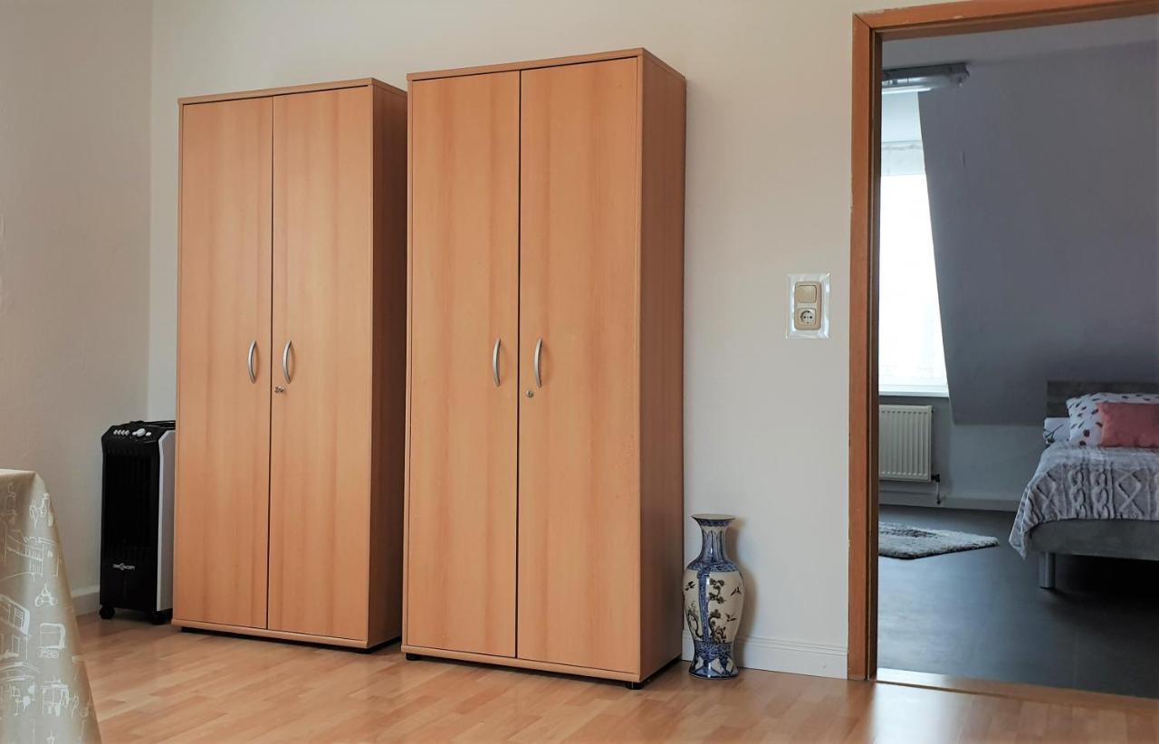 Apartment Bayreuth, Grosse Ferienwohnung Im Haus Mit Kunst, 3 Schlafzimmer, Kueche, Parkplatz エクステリア 写真