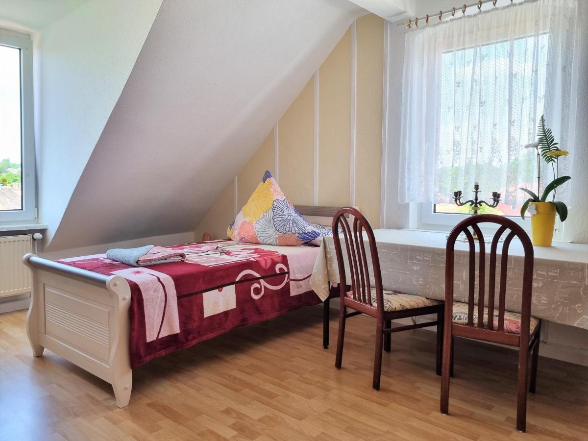 Apartment Bayreuth, Grosse Ferienwohnung Im Haus Mit Kunst, 3 Schlafzimmer, Kueche, Parkplatz エクステリア 写真