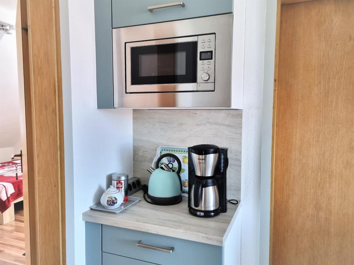 Apartment Bayreuth, Grosse Ferienwohnung Im Haus Mit Kunst, 3 Schlafzimmer, Kueche, Parkplatz エクステリア 写真
