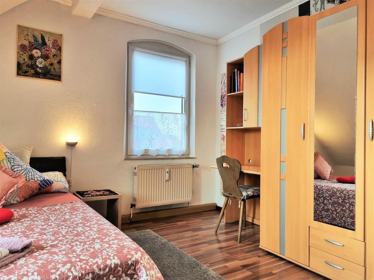 Apartment Bayreuth, Grosse Ferienwohnung Im Haus Mit Kunst, 3 Schlafzimmer, Kueche, Parkplatz エクステリア 写真